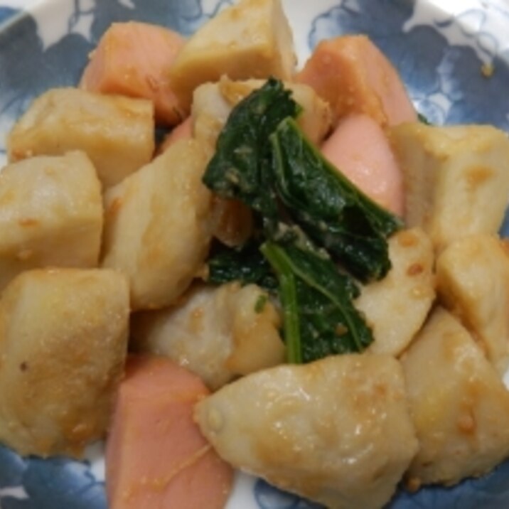 サトイモと魚肉ソーセージのニンニク味噌炒め